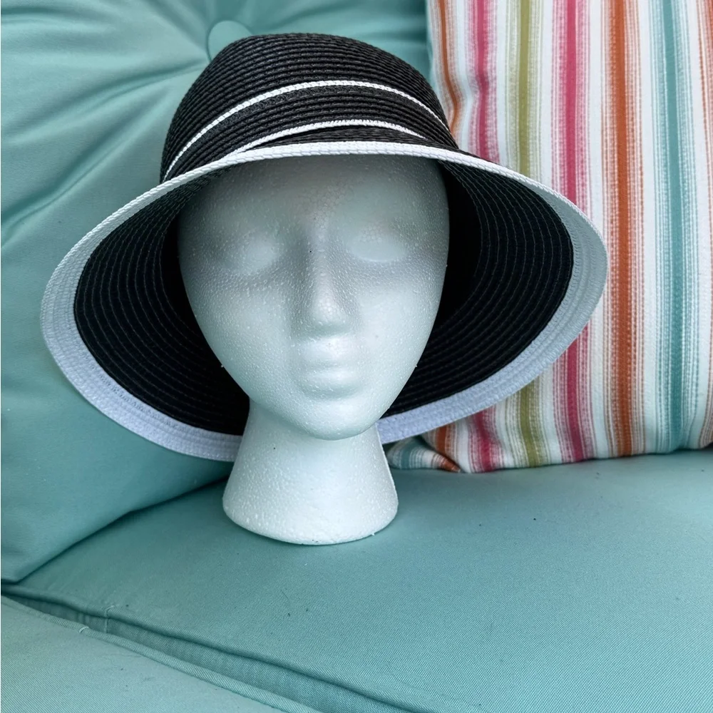 Elegant Black and White Women's Sun Hat - Picture 5 of 6